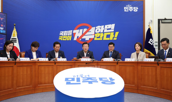 이재명 더불어민주당 대표가 17일 서울 여의도 국회에서 열린 당 최고위원회의에서 발언하고 있다. 2024.06.17.