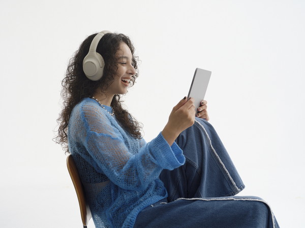 착용 시의 실루엣까지 고려한 최적의 무선 헤드폰 ATH-S300BT.