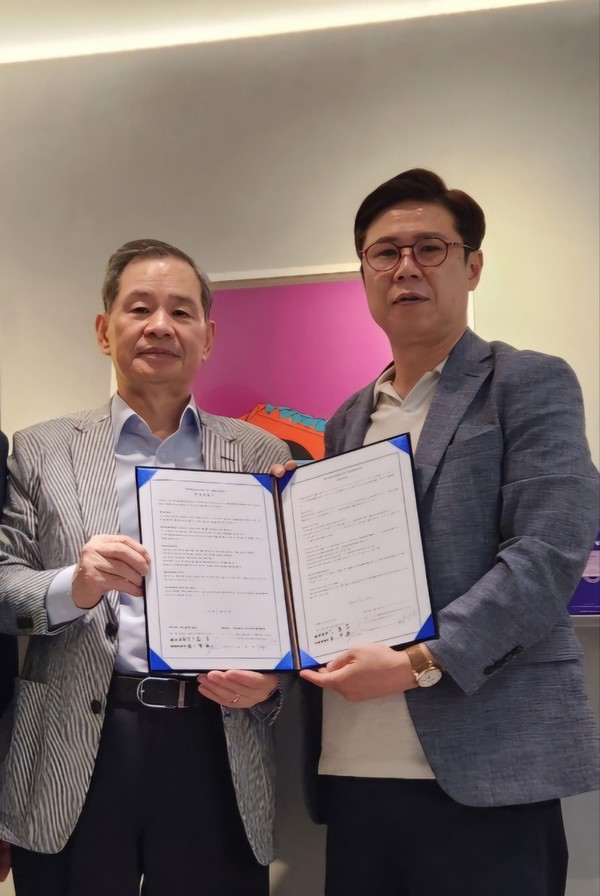 왼쪽부터 일본 L&S 토미야마 유타 대표와 보민엔터테인먼트 김영준 대표.