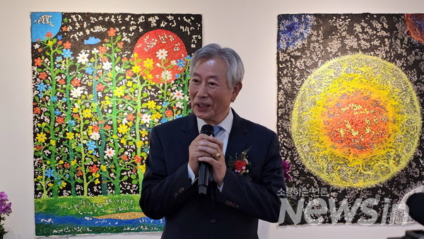 우주화가 하정열 화백(사진=정경호 기자)