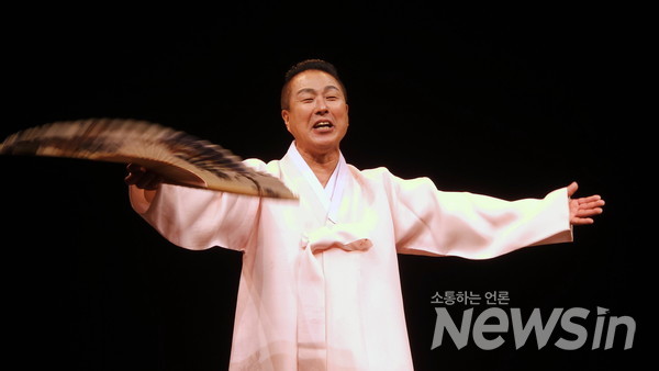 소리꾼 김형옥 심청가 완창 리허설을 하고 있다(사진=정경호 기자)