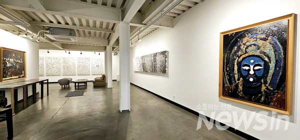 갤러리 모나리자 산촌에서 정산 스님 작품(사진=정경호 기자)