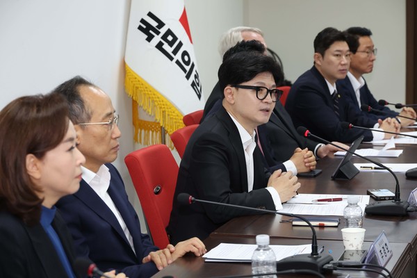 한동훈 국민의힘 대표가 19일 오전 서울 여의도 중앙당사에서 열린 최고위원회의에서 발언하고 있다. 2024.08.19.