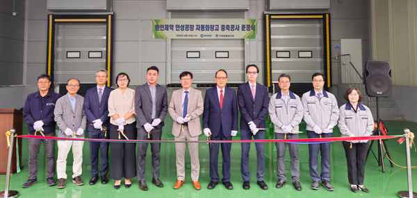 환인제약 이광식 회장, 이원범 사장, 임직원 및 공사 관계자 일동