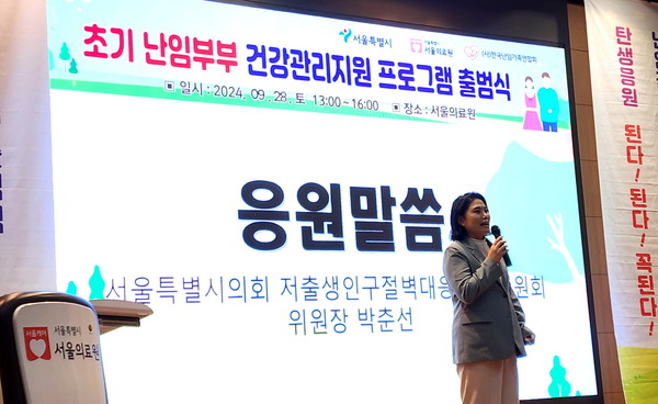 응원 인사를 전하는 박춘선 시의원(사진제공= 서울시의회)