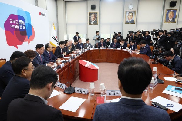 한동훈 국민의힘 대표가 7일 오전 서울 여의도 국회에서 열린 최고위원회의에서 발언을 하고 있다. 2024.10.07.