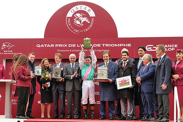 (사진)제103회 파리 개선문상 우승기수 로사라이언(출처 JRA)