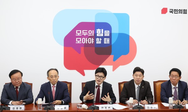 한동훈 국민의힘 대표가 17일 오전 서울 여의도 국회에서 열린 최고위원회의에서 발언을 하고 있다. 2024.10.17.