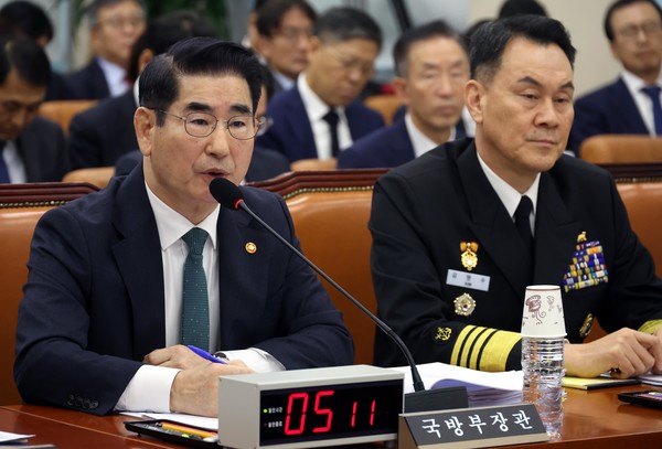 김용현 국방부 장관이 24일 오전 서울 여의도 국회 국방위원회에서 열린 국방부 등에 대한 종합 국정감사에서 의원들의 질의에 답변하고 있다. 2024.10.24.