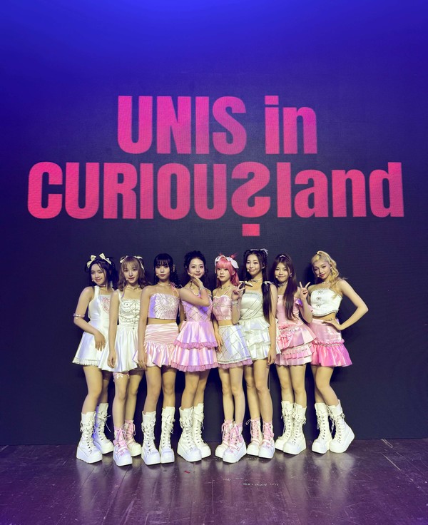 '유니스'_필리핀_팬콘_단체_이미지  [사진제공 = F&F엔터테인먼트]