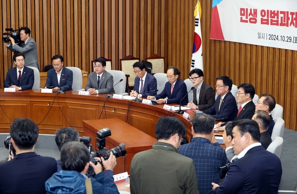 한동훈 국민의힘 대표가 29일 오후 서울 여의도 국회에서 열린 민생 입법과제 점검 당정협의회에서 발언을 하고 있다. 2024.10.29.