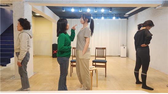 연극 '솔리다리오스'