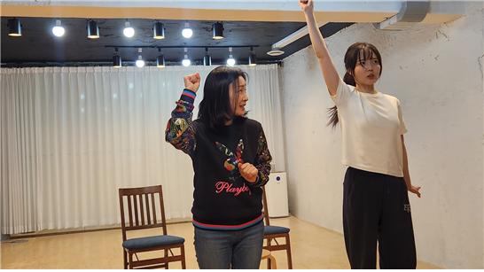 연극 '솔리다리오스'