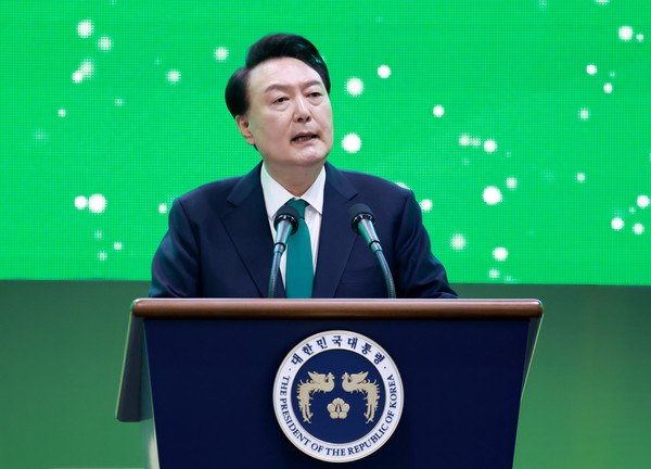 윤석열 대통령이 5일 경기도 고양 킨텍스에서 열린 '2024 전국새마을지도자대회'에서 축사하고 있다.2024.11.05 / 사진=[대통령실통신사진기자단]