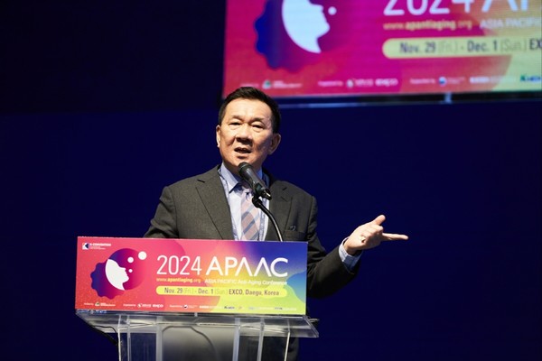 △ '2024 아태안티에이징컨퍼런스'에서 발표중인 아이보 림 셀리서치 연구소장. (제공= 셀리서치)