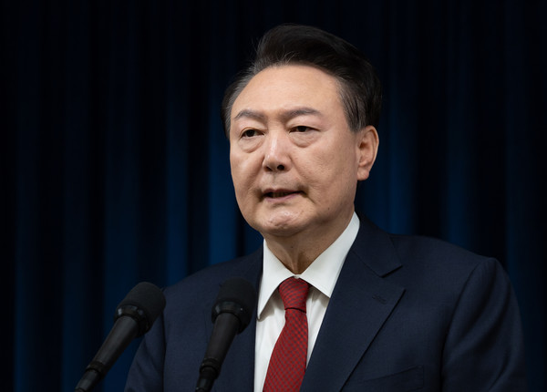 윤석열 대통령이 7일 서울 용산 대통령실 청사에서 국회 본회의 대통령 탄핵소추안 표결을 앞두고 대국민 담화를 발표하고 있다.2024.12.07 / 사진=[대통령실 제공]