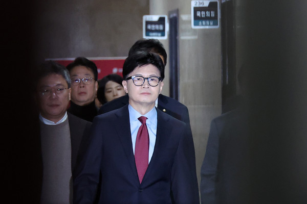 한동훈 국민의힘 대표가 9일 오전 서울 여의도 국회에서 열린 비공개 최고위원회의에 참석하고 있다. 2024.12.09.