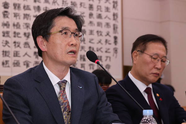 오동운 고위공직자범죄수사처장이 9일 오후 서울 여의도 국회에서 열린 법제사법위원회 전체회의에서 의원질의에 답하고 있다. 2024.12.09.