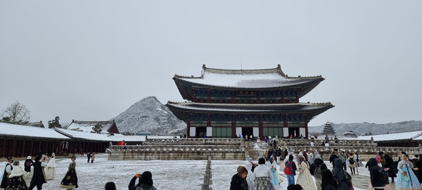 경복궁의 정전으로 상징적인 전각 근정전