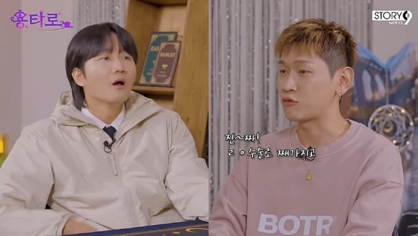 [사진설명] 크러쉬가 유튜브 채널 ‘용타로’에 출연해 허리디스크 수술 사실을 이야기 하고 있다.(출처 용타로)