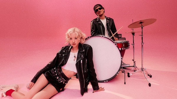 그룹 '블랙핑크' 로제가 18일 팝스타 브루노 마스와 협업으로 신곡 '아파트'(APT.)를 발매했다고 소속사 더블랙레이블이 밝혔다.2024.10.18/ 사진=[더블랙레이블 제공]