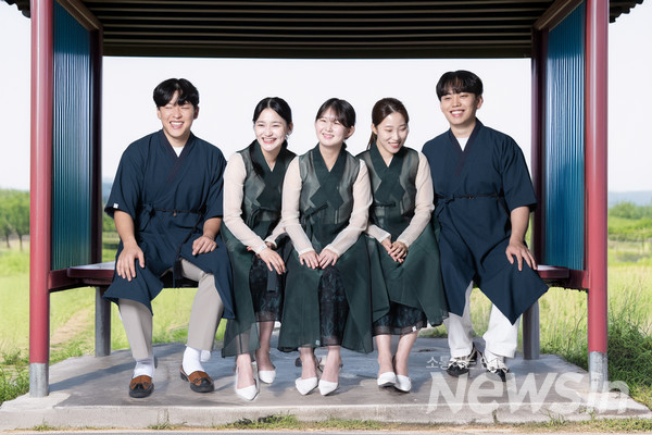 아쟁 앙상블 ‘난새’ 앨범커버 ‘새 날’