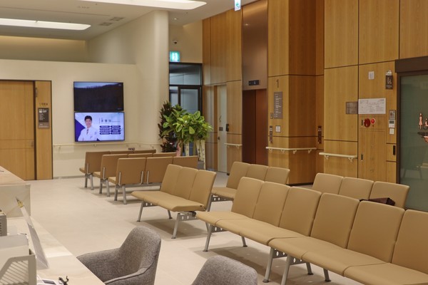 [사진설명] 새롭게 문을 연 보라매자생한방병원 1층 대기실