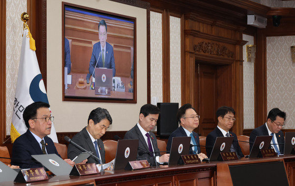 최상목 대통령 권한대행 부총리 겸 기획재정부 장관이 21일 정부서울청사에서 열린 국무회의를 주재하며 발언하고 있다. (대통령실통신사진기자단) 2025.01.21.