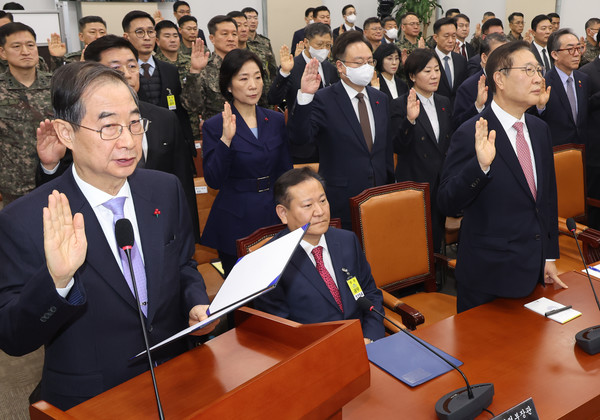 이상민 행정안전부 장관이 22일 서울 여의도 국회에서 열린 제421회 국회(임시회) 윤석열 정부의 비상계엄 선포를 통한 내란 혐의 진상규명 국정조사특별위원회 제5차 전체회의 1차 청문회에서 증인선서를 거부하고 있다. 2025.01.22