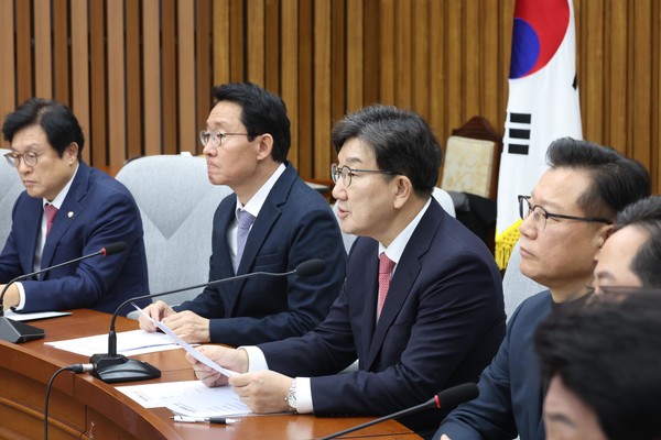 권성동 국민의힘 원내대표가 4일 오전 서울 여의도 국회에서 열린 원내대책회의에서 발언을 하고 있다. 2025.02.04.