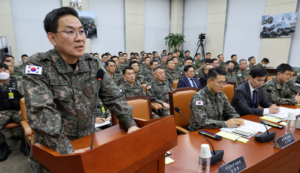 이진우 전 수방사령관이 14일 오후 서울 여의도 국회에서 열린 윤석열 정부의 비상계엄 선포를 통한 내란 혐의 진상규명 국정조사 특별위원회 제3차 전체회의에서 의원 질의에 답변하고 있다. 2025.01.14.
