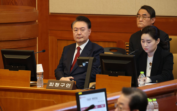 윤석열 대통령이 13일 서울 종로구 헌법재판소에서 열린 탄핵심판 8차 변론에 출석해 있다. 2025.02.13 / 사진=[공동취재단]