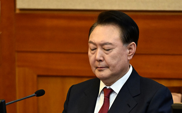 윤석열 대통령이 23일 오후 서울 종로구 헌법재판소 대심판정에서 열린 탄핵심판 4차 변론기일에 출석해 있다. 2025.01.23 / 사진=[사진공동취재단]