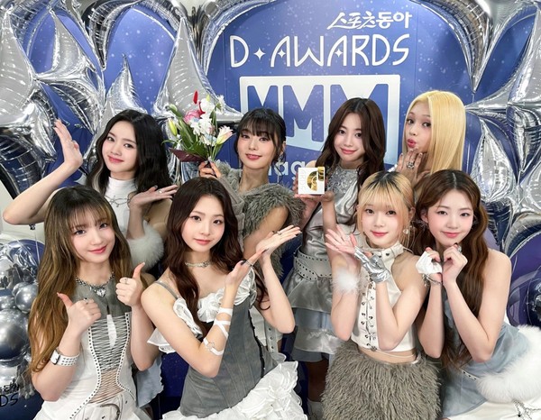 '유니스'_디어워즈_수상_사진  [사진제공 = F&F엔터테인먼트]