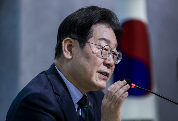 이재명 더불어민주당 대표가 21일 서울 영등포구 한국노총에서 열린 한국노총-더불어민주당 대표 간담회에서 인사말을 하고 있다. 2025.02.21.