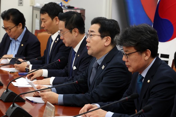 박찬대 더불어민주당 원내대표가 27일 오전 서울 여의도 국회에서 열린 정책조정회의에서 발언을 하고 있다. 2025.02.27.