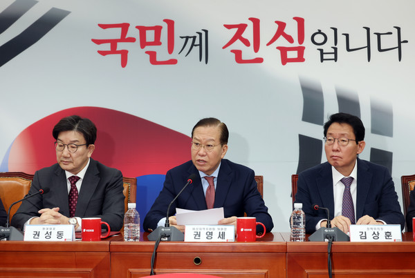 권영세 국민의힘 비상대책위원장이 27일 서울 여의도 국회에서 열린 비상대책위원회의에서 발언하고 있다. 2025.02.27.