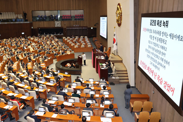 서영교 더불어민주당 의원이 27일 오후 서울 여의도 국회에서 열린 제422회 국회(임시회) 제7차 본회의에서 명태균과관련한불법선거개입및국정농단사건등의진상규명을위한특별검사의임명등에관한법률안 찬성 토론을 하고 있다. 2025.02.27.