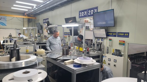 작업장에서 만난 우즈베키스탄의 김바벨씨과 카자흐스탄의 세게이쓰게이씨.