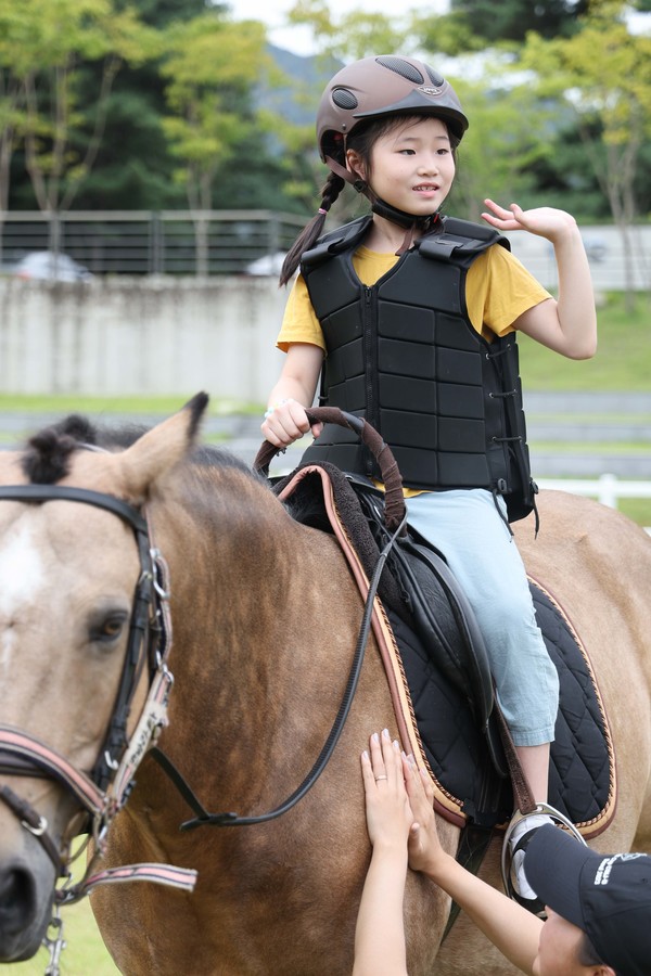 (사진) 어린이 승마 체험