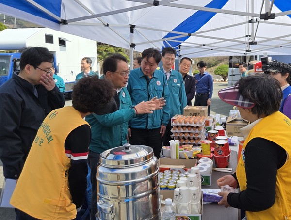 (250324) 농협, 전국 산불 피해현장 찾아 농업인 위로