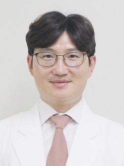 정형외과 유영탁 교수.