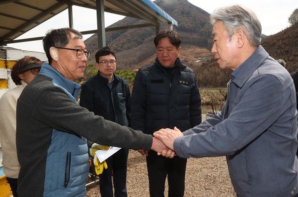 강호동 농협중앙회장, 경남 산불 피해현장 방문2
