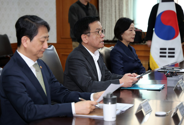 최상목 경제부총리 겸 기획재정부 장관이 8일 오전 서울 종로구 정부서울청사에서 열린 경제관계장관 간담회에서 발언하고 있다. 2025.04.08.