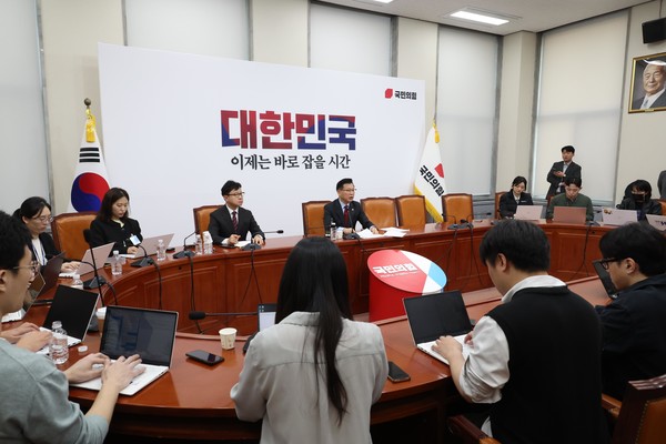 이양수 국민의힘 대선후보 경선 선거관리위원회 부위원장이 10일 오전 서울 여의도 국회에서 선관위 회의 결과를 발표하고 있다. 2025.04.10.