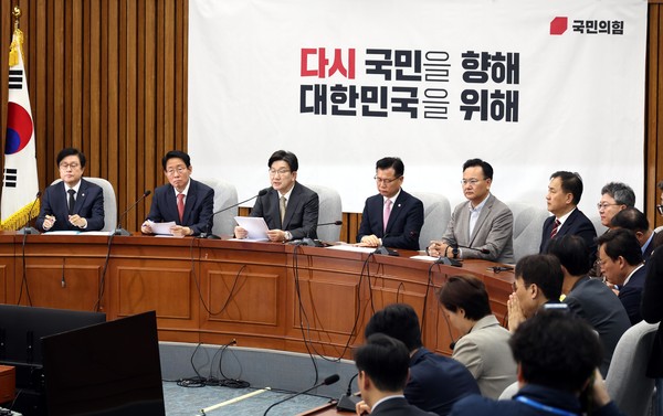 권성동 국민의힘 원내대표가 11일 오전 서울 여의도 국회에서 열린 원내대책회의에서 발언을 하고 있다. 2025.04.11.