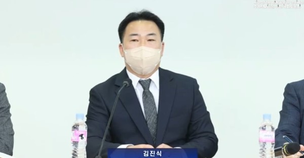 시간선택제 채용공무원 제도 개선 토론회에서 발언 중인 김진식 사무총장 사진(시선제노조 제공)