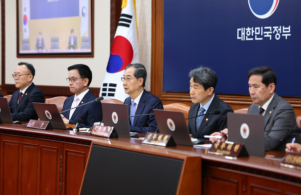 한덕수 대통령 권한대행 국무총리가 29일 정부서울청사에서 열린 국무회의를 주재하고 있다. 2025.04.29.