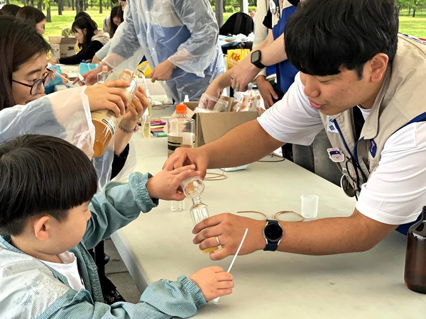 ▲사진: 지난 청소년 자원봉사 페스티벌에서 참고 사진. 출처: 대한적십자사 서울특별시지사.