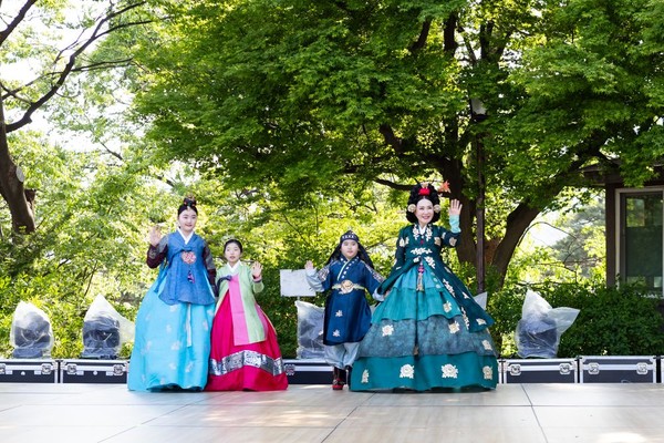 최민서, 김하진, 